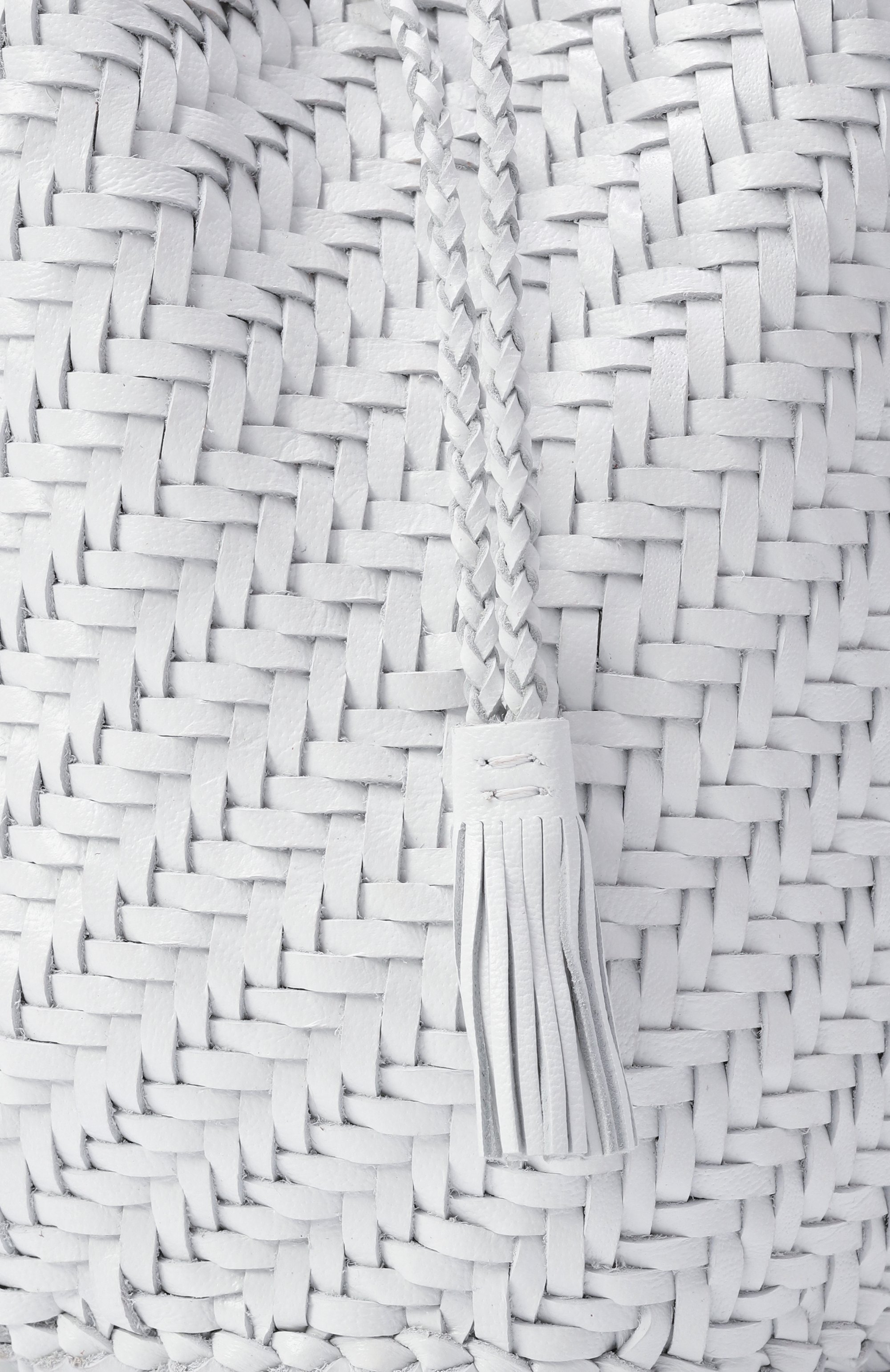 Сумка pompom double jump DRAGON DIFFUSION белого цвета по цене 39200 руб., арт. 8838, фото 3 Сумка pompom double jump DRAGON DIFFUSION, арт. 8838, фото 3