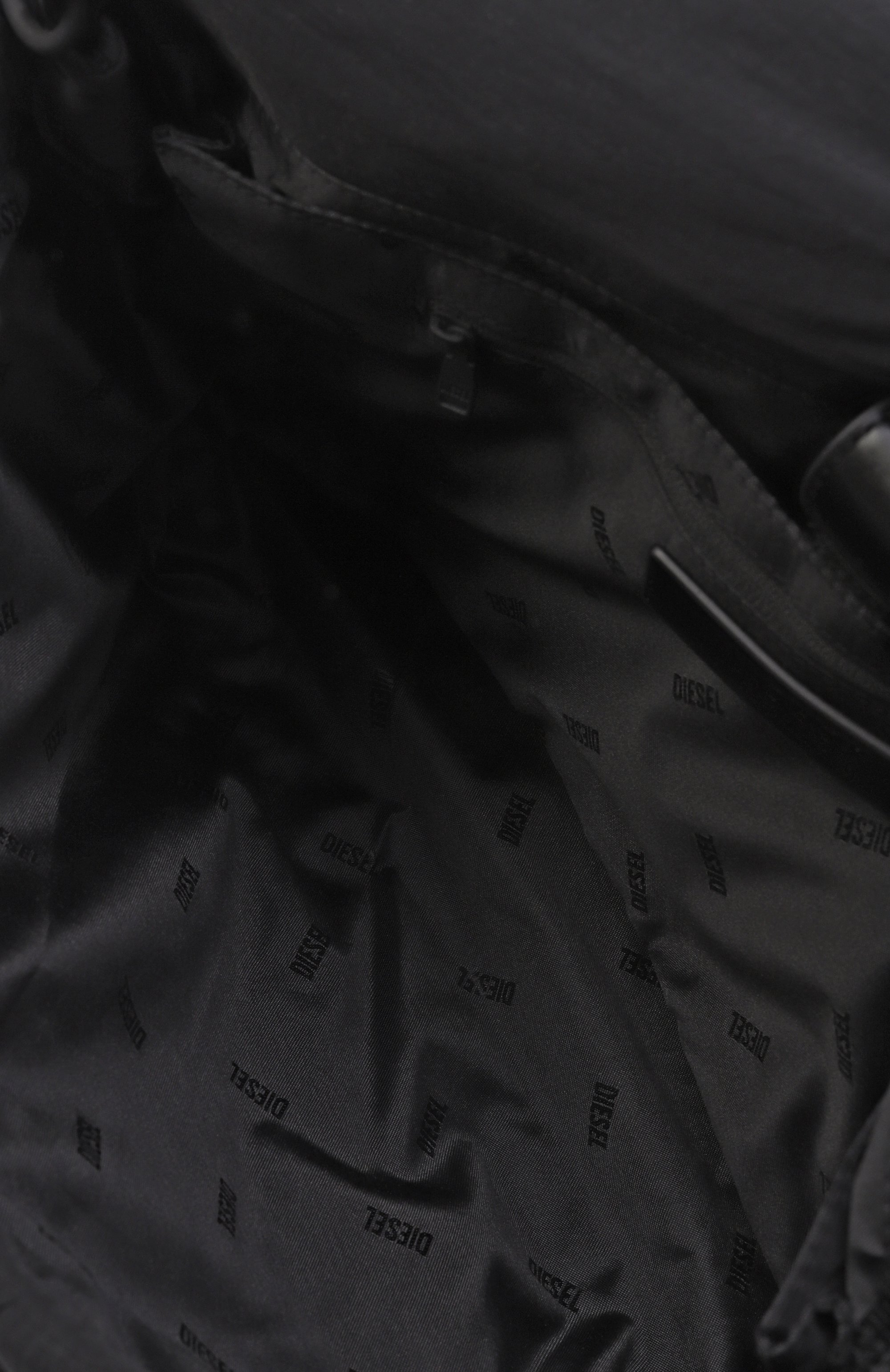 Сумка charm-d large DIESEL черного цвета по цене 65450 руб., арт. X10364/P8048, фото 5 Сумка charm-d large DIESEL, арт. X10364/P8048, фото 5