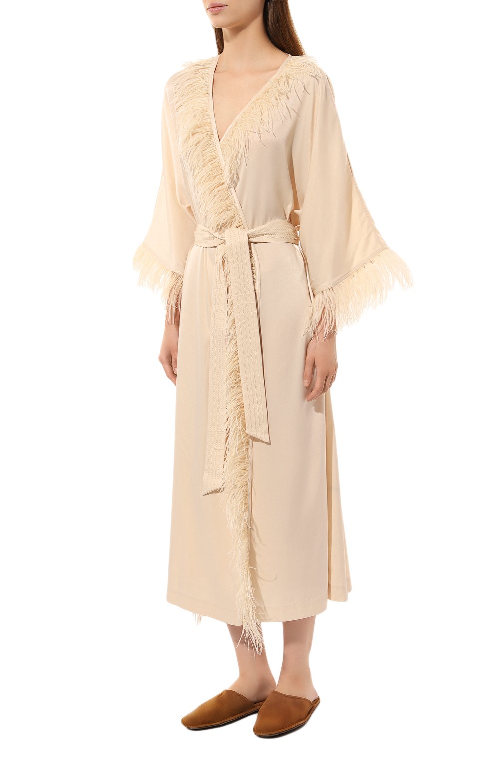 Халат с отделкой перьями LOVE STORIES светло-бежевого цвета по цене 24400 руб., арт. L2413801-180, фото 3 Халат с отделкой перьями LOVE STORIES, арт. L2413801-180, фото 3