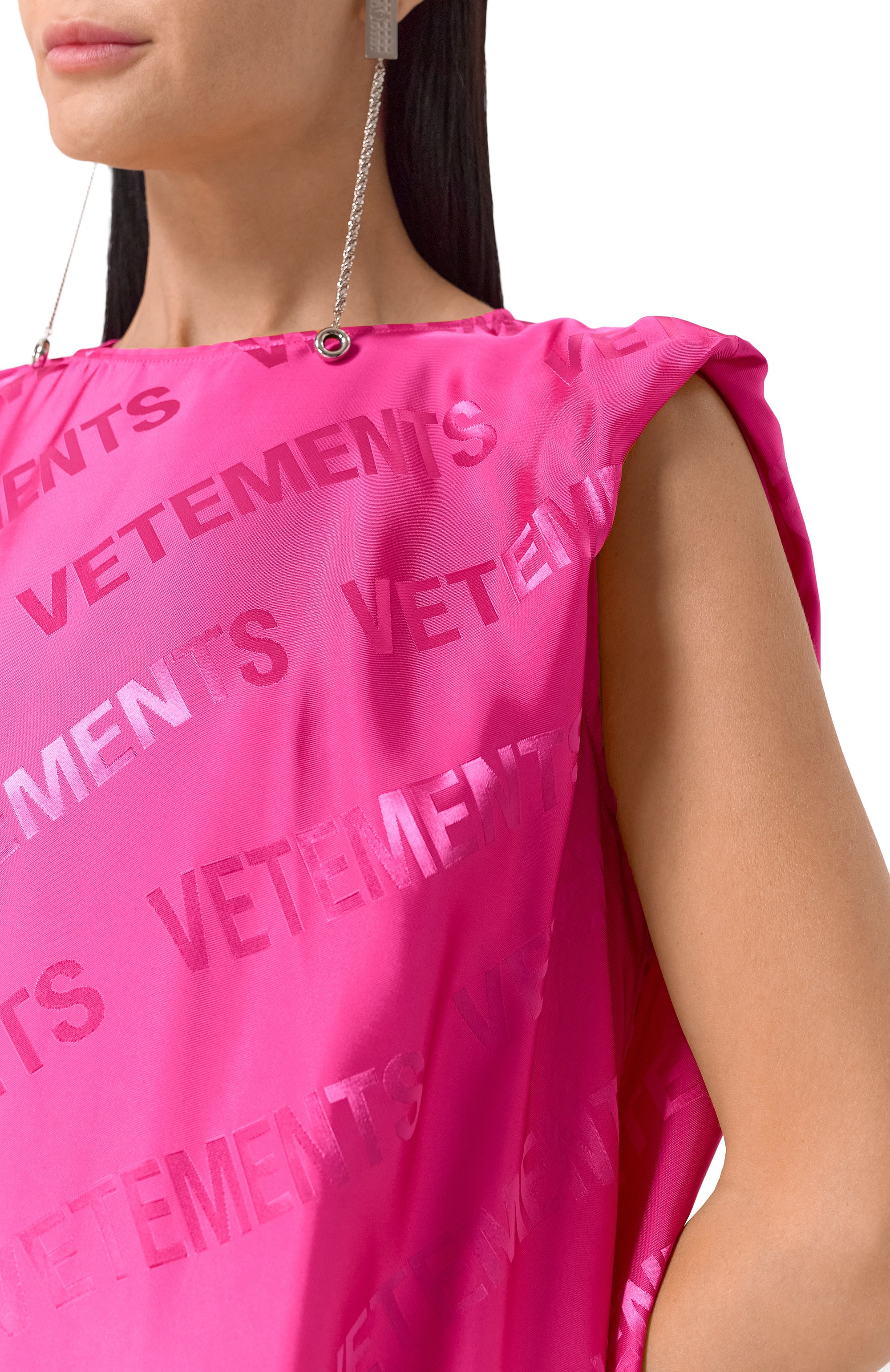 Атласное платье VETEMENTS фуксия цвета по цене 99500 руб., арт. WE54DR260H, фото 5 Атласное платье VETEMENTS, арт. WE54DR260H, фото 5