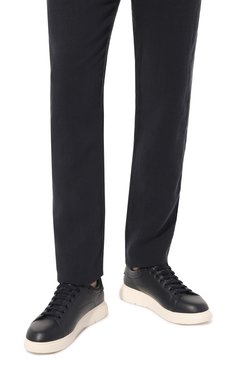 Мужские кожаные кеды EMPORIO ARMANI темно-синего цвета, арт. X4X264/XF768 | Фото 3 (Материал внутренний: Текстиль; Подошва: Массивная; Драгоценные камни: Проставлено; Материал сплава: Проставлено; Стили: Классический; Материал внешний: Натуральная кожа; Кросс-КТ: Низкие)