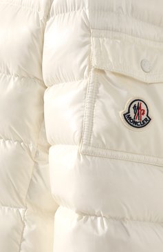 Женская пуховая куртка badyfur MONCLER белого цвета, арт. E2-093-46314-25-C0061 | Фото 5 (Кросс-КТ: Куртка, Утепленный, Пуховик; Рукава: Длинные; Женское Кросс-КТ: Пуховик-куртка; Материал внешний: Синтетический материал; Материал сплава: Проставлено, Проверено; Стили: Спорт-шик; Материал подклада: Синтетический материал; Статус проверки: Проверено, Проверена категория; Драгоценные камни: Проставлено; Длина (верхняя одежда): Короткие; Материал утеплителя: Пух и перо)