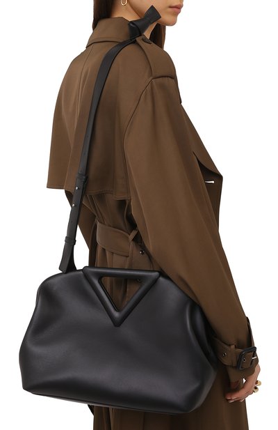 Сумка point medium BOTTEGA VENETA черного цвета по цене 309500 руб., арт. 652446/VCP40, фото 5 Сумка point medium BOTTEGA VENETA, арт. 652446/VCP40, фото 5