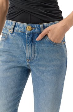 Женские джинсы BALMAIN голубого цвета, арт. EF1MJ130/DF24 | Фото 5 (Длина (брюки, джинсы): Стандартные; Драгоценные камни: Проставлено; Материал сплава: Проставлено; Детали: Делаве; Стили: Кэжуэл; Материал внешний: Деним, Хлопок; Силуэт Ж (брюки и джинсы): Расклешенные; Кросс-КТ: Деним)