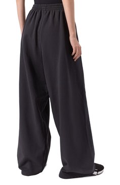 Мужского хлопковые брюки balenciaga х under armour BALENCIAGA черного цвета, арт. 809709/TRVB8 | Фото 4 (Материал внешний: Хлопок; Случай: Повседневный; Стили: Спорт-шик; Женское Кросс-КТ: Брюки-одежда; Региональные ограничения белый список (Axapta Mercury): Не проставлено; Силуэт Ж (брюки и джинсы): Широкие; Нос: Не проставлено)