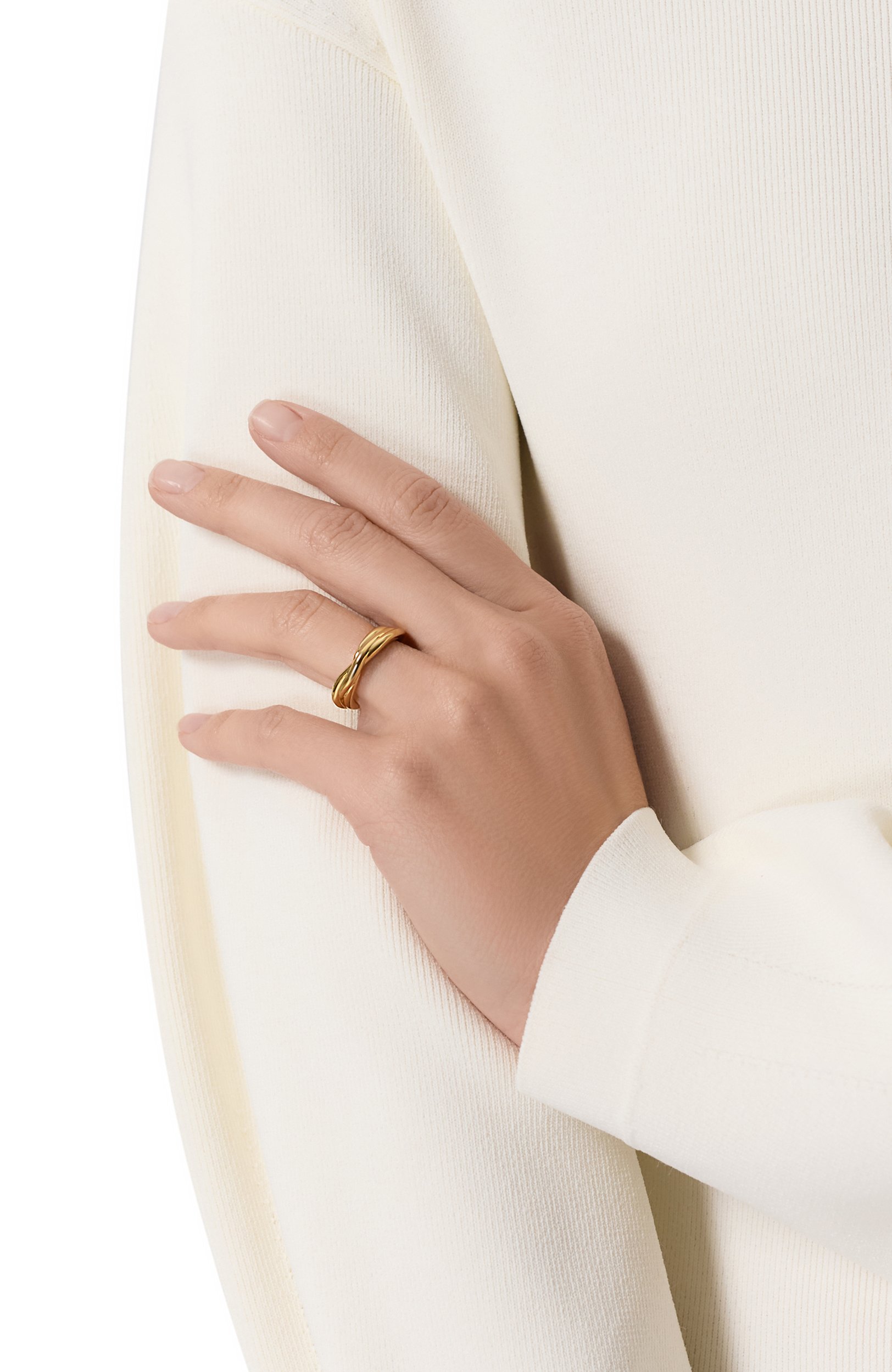 Кольцо JIL SANDER золотого цвета по цене 49950 руб., арт. J11UQ0100/P4877, фото 2 Кольцо JIL SANDER, арт. J11UQ0100/P4877, фото 2