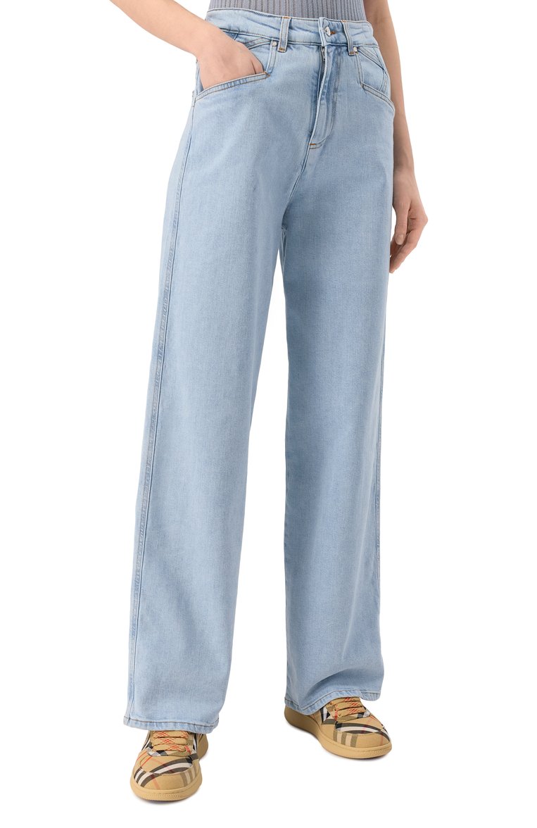 Женские джинсы KITON голубого цвета, арт. DJ53102K0930F01 | Фото 3 (Длина (брюки, джинсы): Стандартные; Материал внешний: Хлопок, Деним; Силуэт Ж (брюки и джинсы): Расклешенные; Кросс-КТ: Деним; Детали: Делаве; Стили: Кэжуэл)