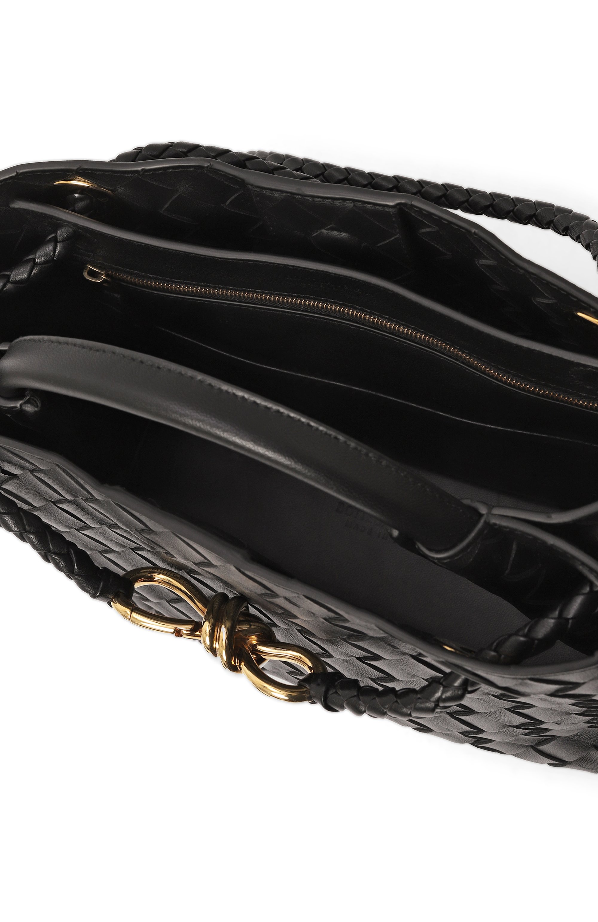 Сумка andiamo small BOTTEGA VENETA черного цвета по цене 568500 руб., арт. 766014/VCPP1, фото 5 Сумка andiamo small BOTTEGA VENETA, арт. 766014/VCPP1, фото 5