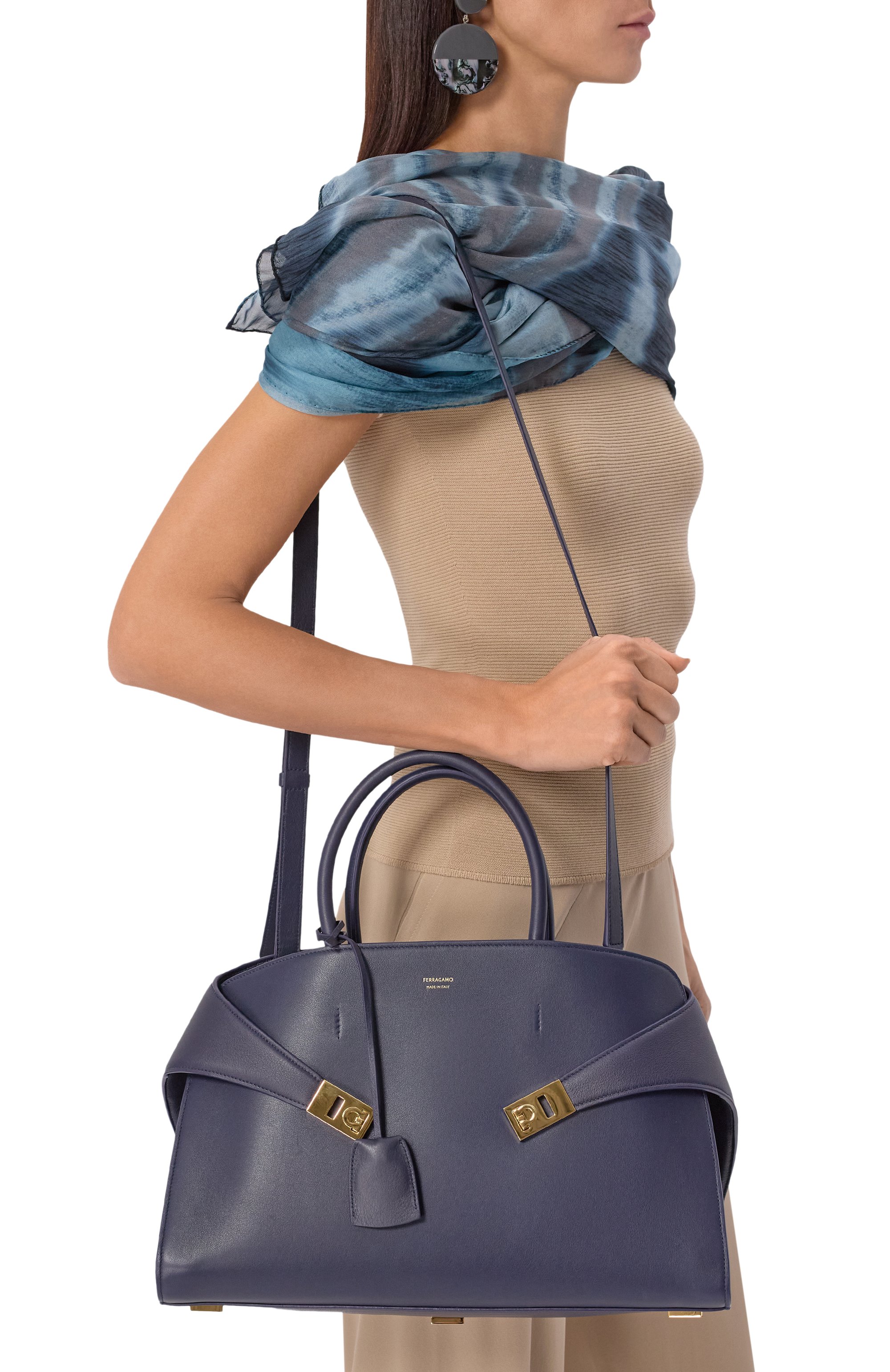 Сумка hug large FERRAGAMO, арт. 215921/766649, фото 2