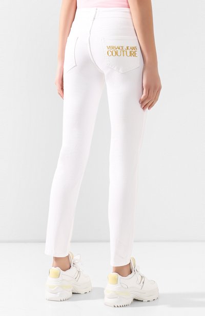 Джинсы VERSACE JEANS COUTURE белого цвета по цене 15350 руб., арт. A1HVA0K4-VDP500 4/60501, фото 4 Джинсы VERSACE JEANS COUTURE, арт. A1HVA0K4-VDP500 4/60501, фото 4