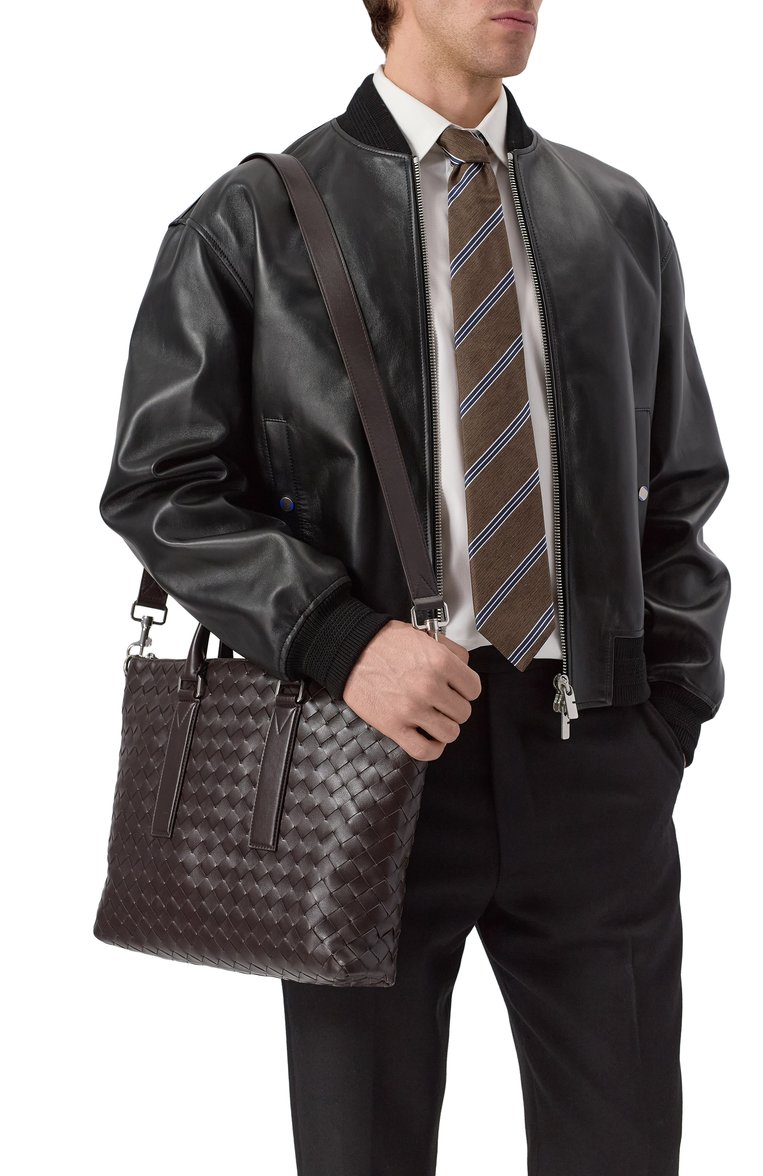 Мужская портфель intrecciato soft BOTTEGA VENETA темно-коричневого цвета, арт. 815784/V2HL1 | Фото 2 (Размер: large; Материал сплава: Проставлено; Драгоценные камни: Проставлено; Ремень/цепочка: На ремешке; Материал: Натуральная кожа; Сумки-технические: Портфели)