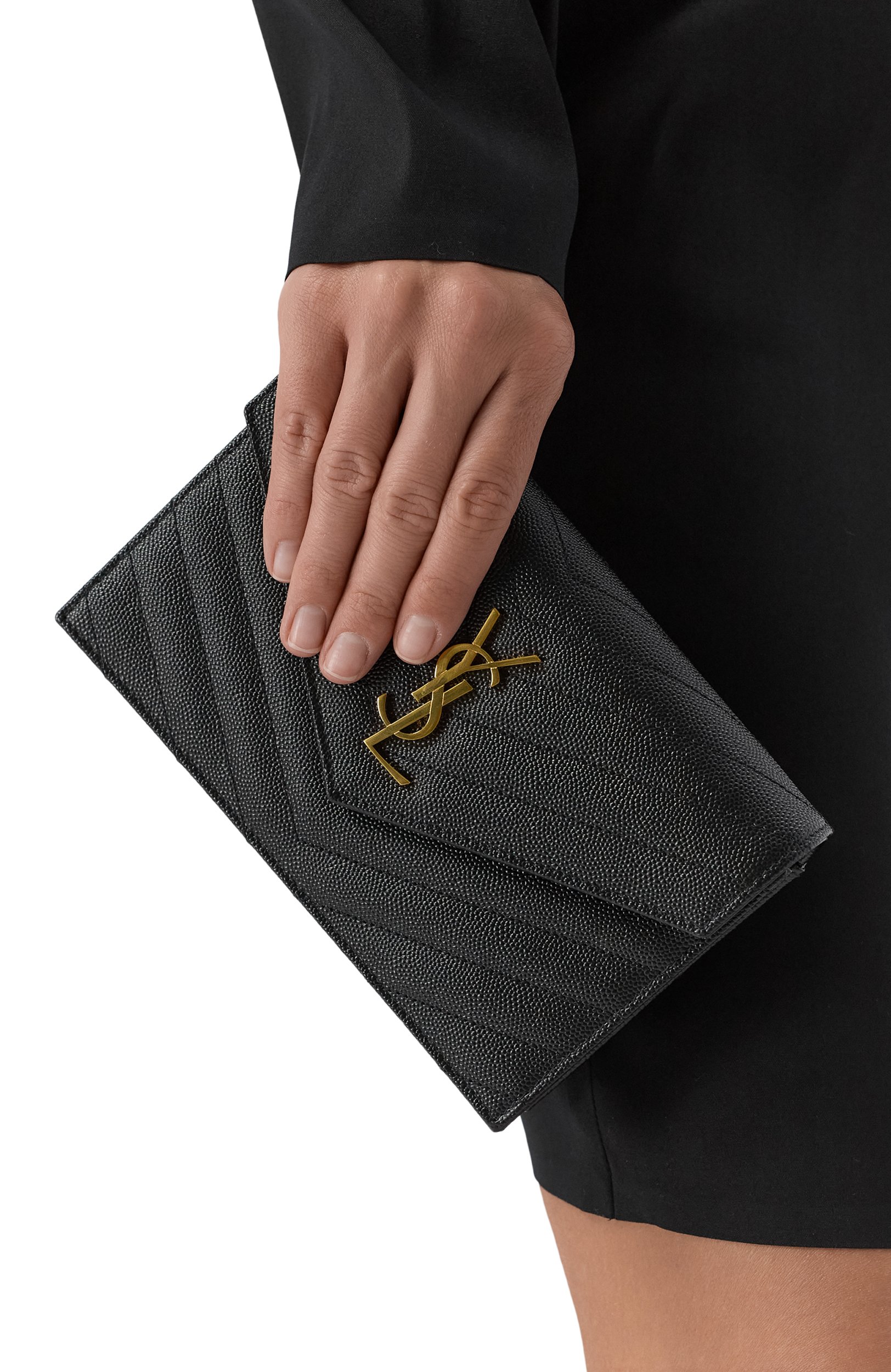 Сумка cassandre SAINT LAURENT черного цвета по цене 146500 руб., арт. 857605/B0W01, фото 2 Сумка cassandre SAINT LAURENT, арт. 857605/B0W01, фото 2