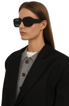 Женские солнцезащитные очки MYKITA черного цвета, арт. STUDI0 13.1/365 | Фото 2 (Региональные ограничения белый список (Axapta Mercury): Не проставлено; Нос: Не проставлено; Материал: Пластик; Тип очков: С/з; Оптика Гендер: оптика-женское; Очки форма: Прямоугольные)