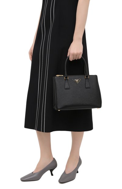 Сумка-тоут galleria PRADA черного цвета по цене 340000 руб., арт. 1BA863-NZV-F0002-1, фото 2 Сумка-тоут galleria PRADA, арт. 1BA863-NZV-F0002-1, фото 2