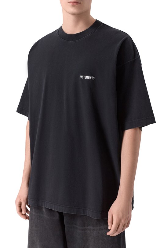 Хлопковая футболка VETEMENTS ME76TR138BW/1200 LIGHT JERSEY Чёрный  ME76TR138BW/1200 LIGHT JERSEY Фото 3