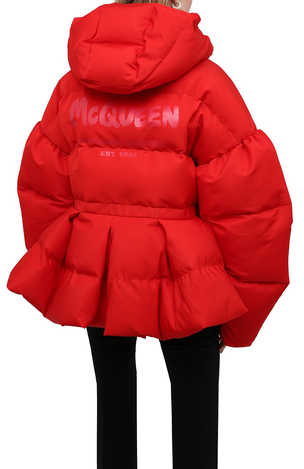 Пуховик ALEXANDER MCQUEEN красного цвета по цене 239500 руб., арт. 672915/QZAD1, фото 4 Пуховик ALEXANDER MCQUEEN, арт. 672915/QZAD1, фото 4