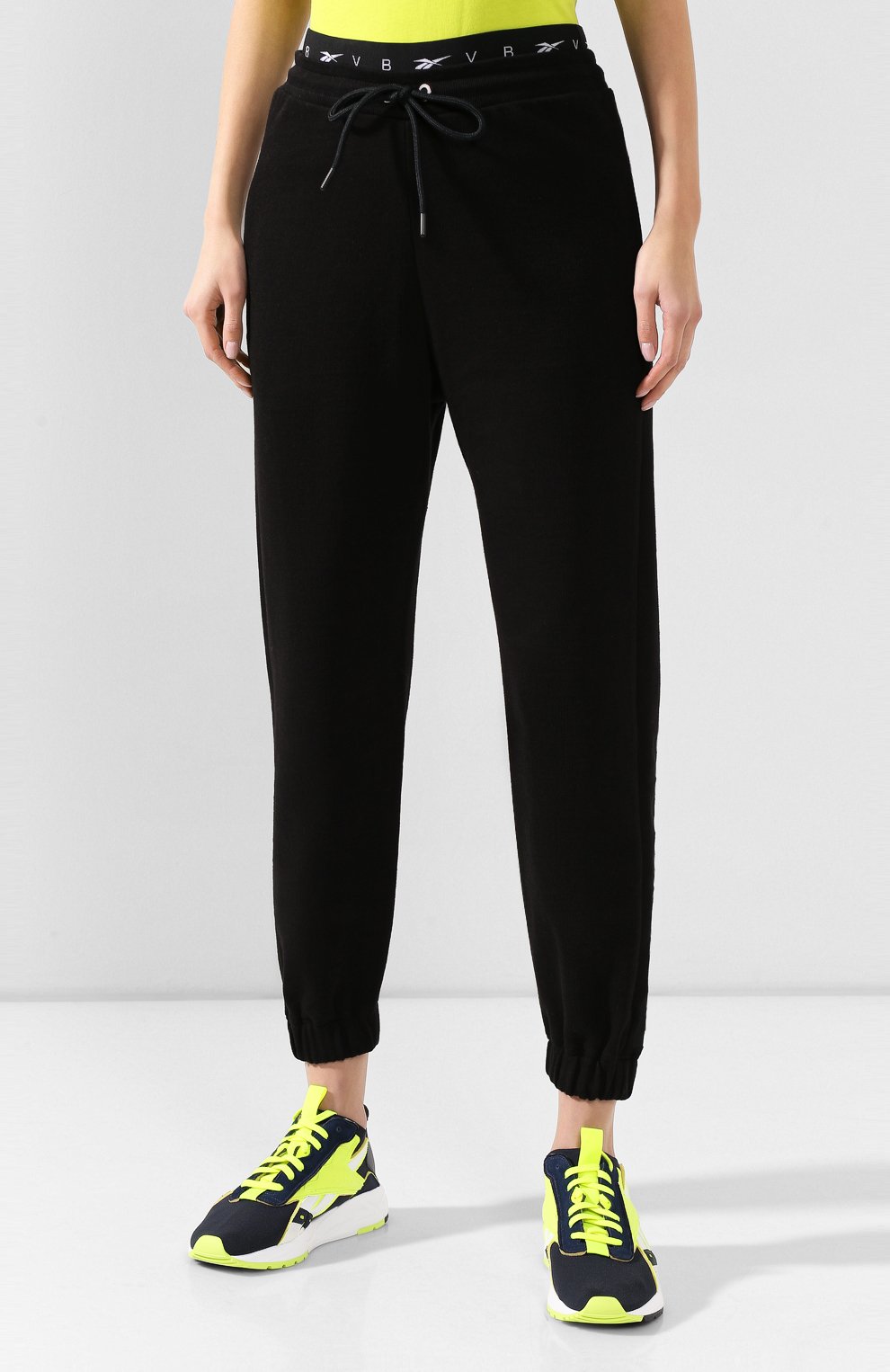 Джоггеры reebok x victoria beckham REEBOK черного цвета по цене 31600 руб., арт. FQ7201, фото 3 Джоггеры reebok x victoria beckham REEBOK, арт. FQ7201, фото 3
