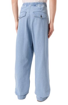 Мужские джинсы DRIES VAN NOTEN голубого цвета, арт. 251-020963-1562 | Фото 4 (Материал внешний: Хлопок, Деним; Длина (брюки, джинсы): Стандартные; Силуэт М (брюки): Широкие; Кросс-КТ: Деним; Детали: Накладные карманы; Стили: Streetwear)