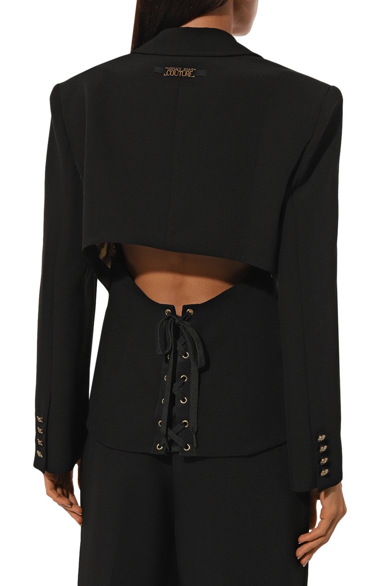 Женский жакет VERSACE JEANS COUTURE черного цвета, арт. 76HAQ700/N0103 | Фото 4 (Рукава: Длинные; Материал внешний: Синтетический материал; Женское Кросс-КТ: Жакет-одежда; Стили: Гранж; 1-2-бортные: Однобортные; Длина (для топов): Удлиненные)