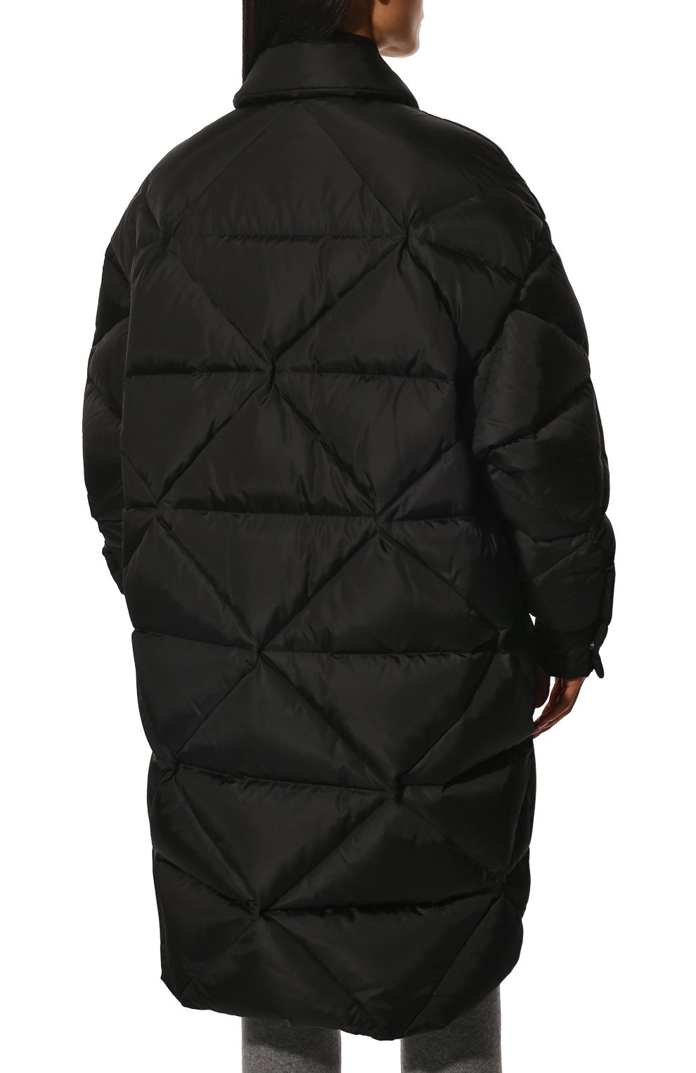 Пуховик PRADA черного цвета по цене 310000 руб., арт. 29Y960-1WQ9-F0002-212, фото 4 Пуховик PRADA, арт. 29Y960-1WQ9-F0002-212, фото 4