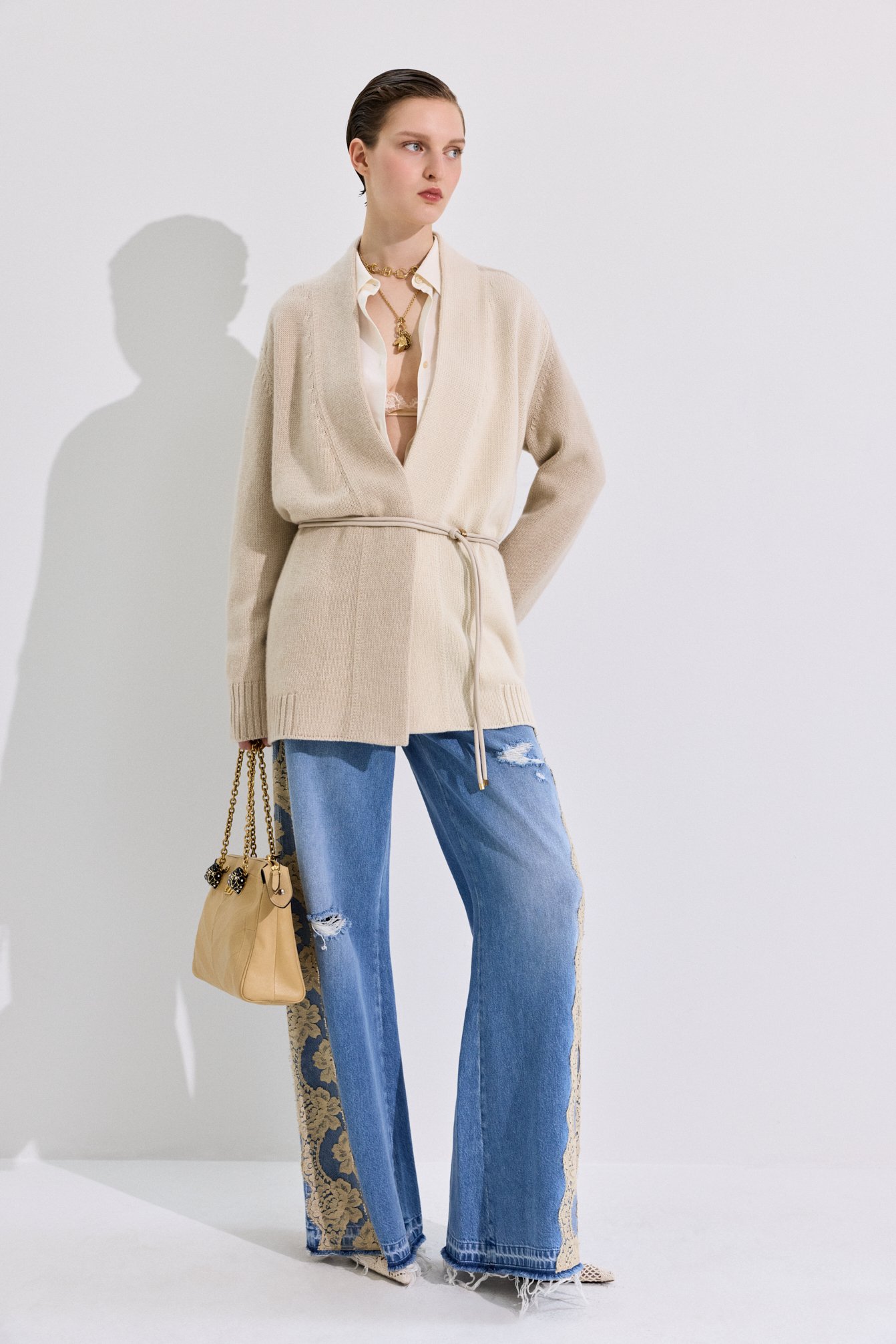 Кашемировый кардиган LORO PIANA бежевого цвета по цене 385500 руб., арт. FAM3697, фото 6 Кашемировый кардиган LORO PIANA, арт. FAM3697, фото 6