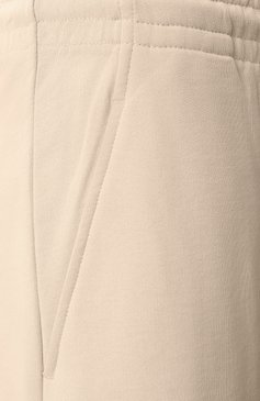 Мужские хлопковые шорты DRIES VAN NOTEN светло-бежевого цвета, арт. 251-021158-1610 | Фото 6 (Драгоценные камни: Проставлено; Длина Шорты М: До колена; Материал сплава: Проставлено; Принт: Без принта; Случай: Повседневный; Стили: Спорт-шик; Материал внешний: Хлопок)