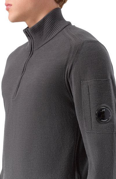 Шерстяной джемпер C.P. COMPANY темно-серого цвета по цене 31400 руб., арт. 19CMKN036A005528A, фото 5 Шерстяной джемпер C.P. COMPANY, арт. 19CMKN036A005528A, фото 5