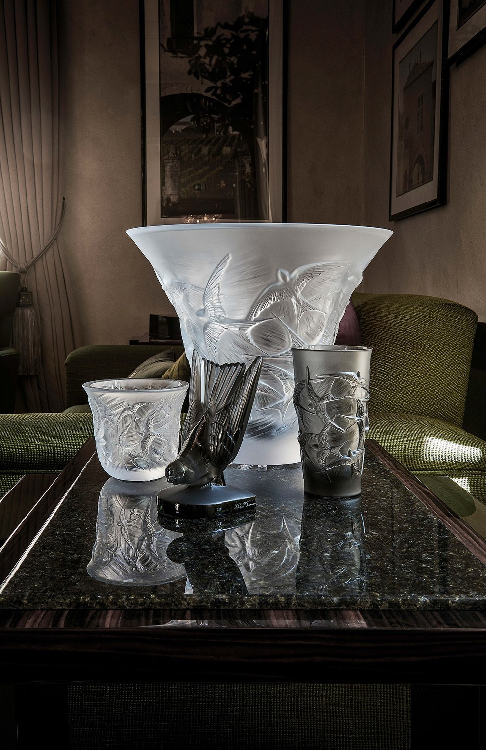 Ваза hirondelles LALIQUE прозрачного цвета по цене 790500 руб., арт. 10623900, фото 2 Ваза hirondelles LALIQUE, арт. 10623900, фото 2