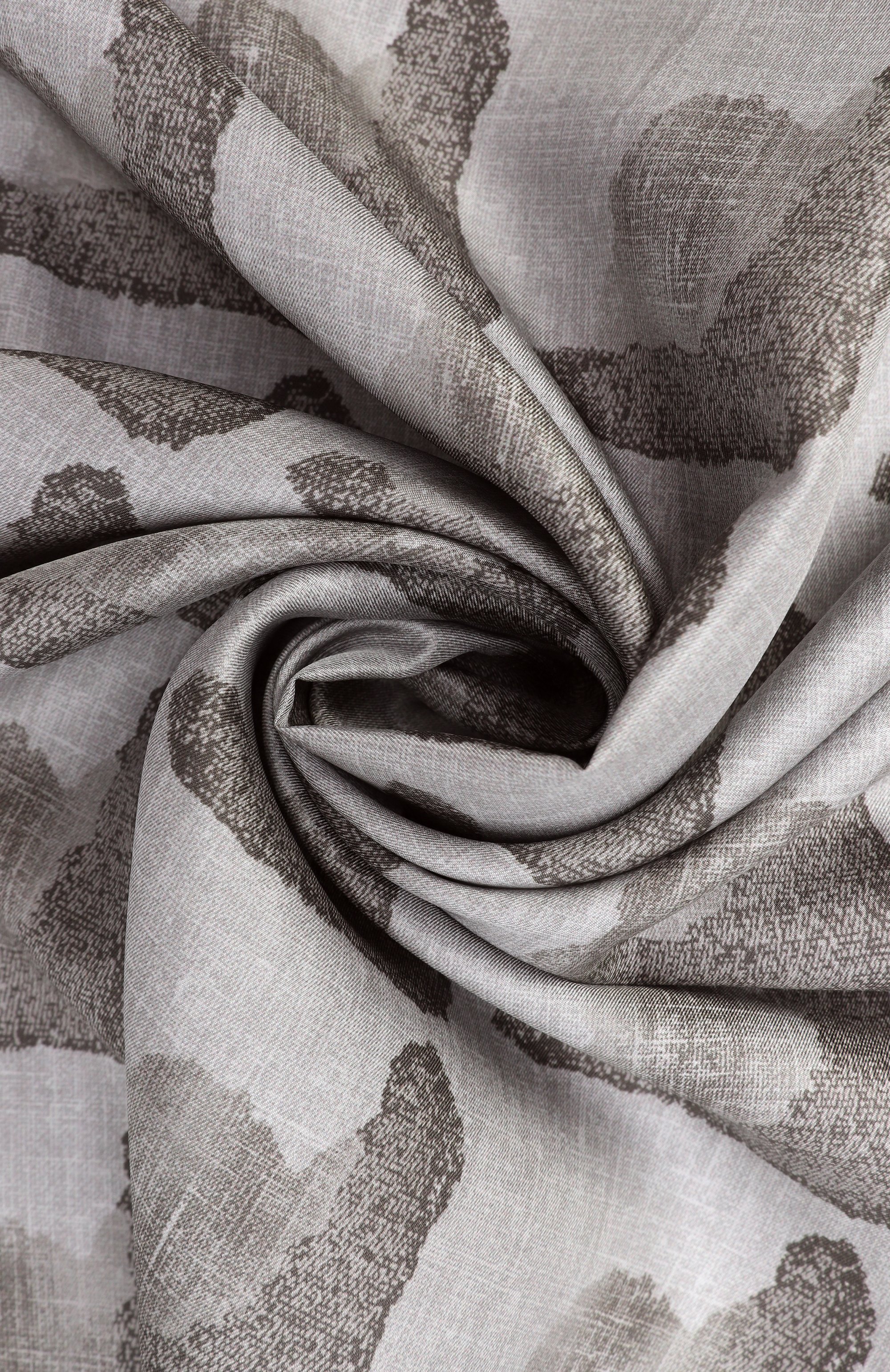 Шелковый платок EMPORIO ARMANI серого цвета по цене 27250 руб., арт. EW002440/AF18394, фото 3 Шелковый платок EMPORIO ARMANI, арт. EW002440/AF18394, фото 3