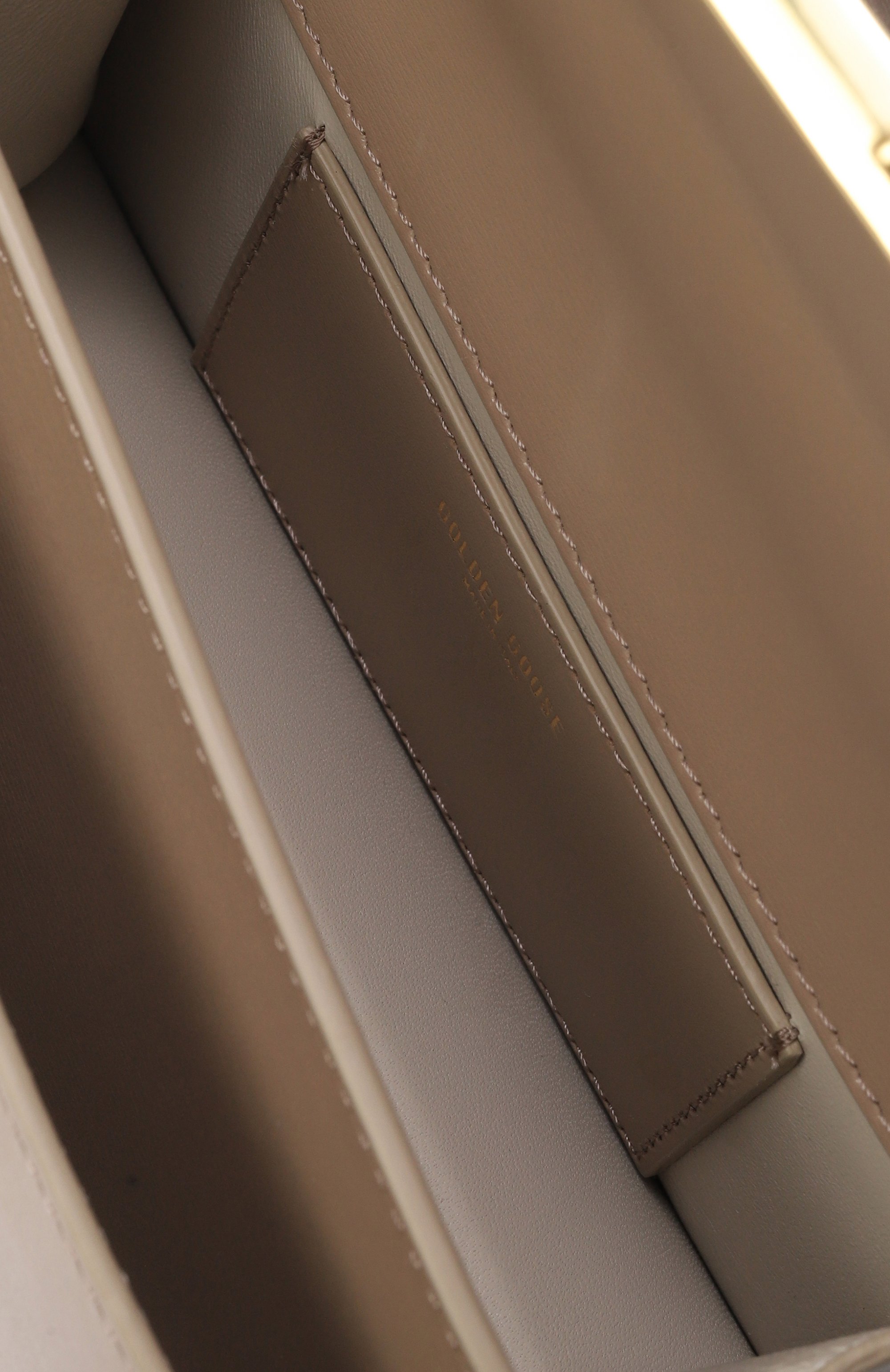 Сумка venezia small GOLDEN GOOSE DELUXE BRAND бежевого цвета по цене 87550 руб., арт. GWA00468.A000565, фото 5 Сумка venezia small GOLDEN GOOSE DELUXE BRAND, арт. GWA00468.A000565, фото 5