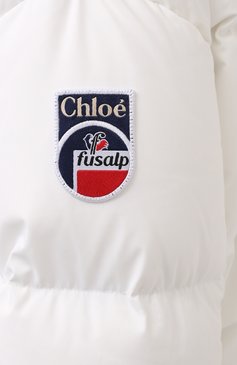 Женский пуховик chloé x fusalp CHLOÉ белого цвета, арт. A1060 | Фото 5 (Кросс-КТ: Куртка, Пуховик; Рукава: Длинные; Женское Кросс-КТ: Пуховик-куртка; Региональные ограничения белый список (Axapta Mercury): Не проставлено; Материал внешний: Синтетический материал; Материал сплава: Проставлено; Нос: Не проставлено; Стили: Спорт-шик; Материал подклада: Синтетический материал; Драгоценные камни: Проставлено; Длина (верхняя одежда): Короткие; Материал утеплителя: Пух и перо)