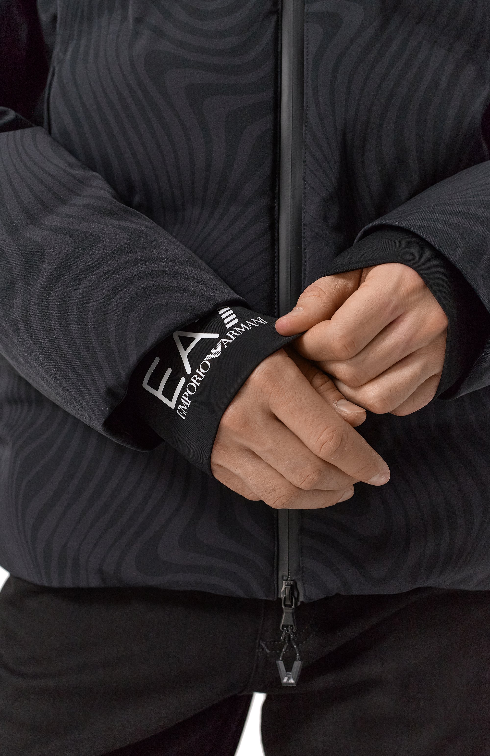 Пуховик EA7 темно-серого цвета по цене 87550 руб., арт. 6DPG18/PNCJZ, фото 5 Пуховик EA7, арт. 6DPG18/PNCJZ, фото 5