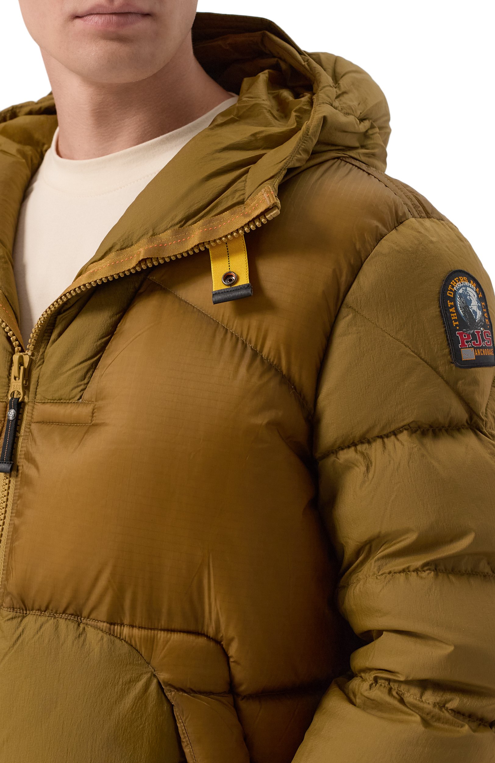 Пуховик PARAJUMPERS светло-коричневого цвета по цене 108000 руб., арт. 26WMPMPUMU02, фото 5 Пуховик PARAJUMPERS, арт. 26WMPMPUMU02, фото 5