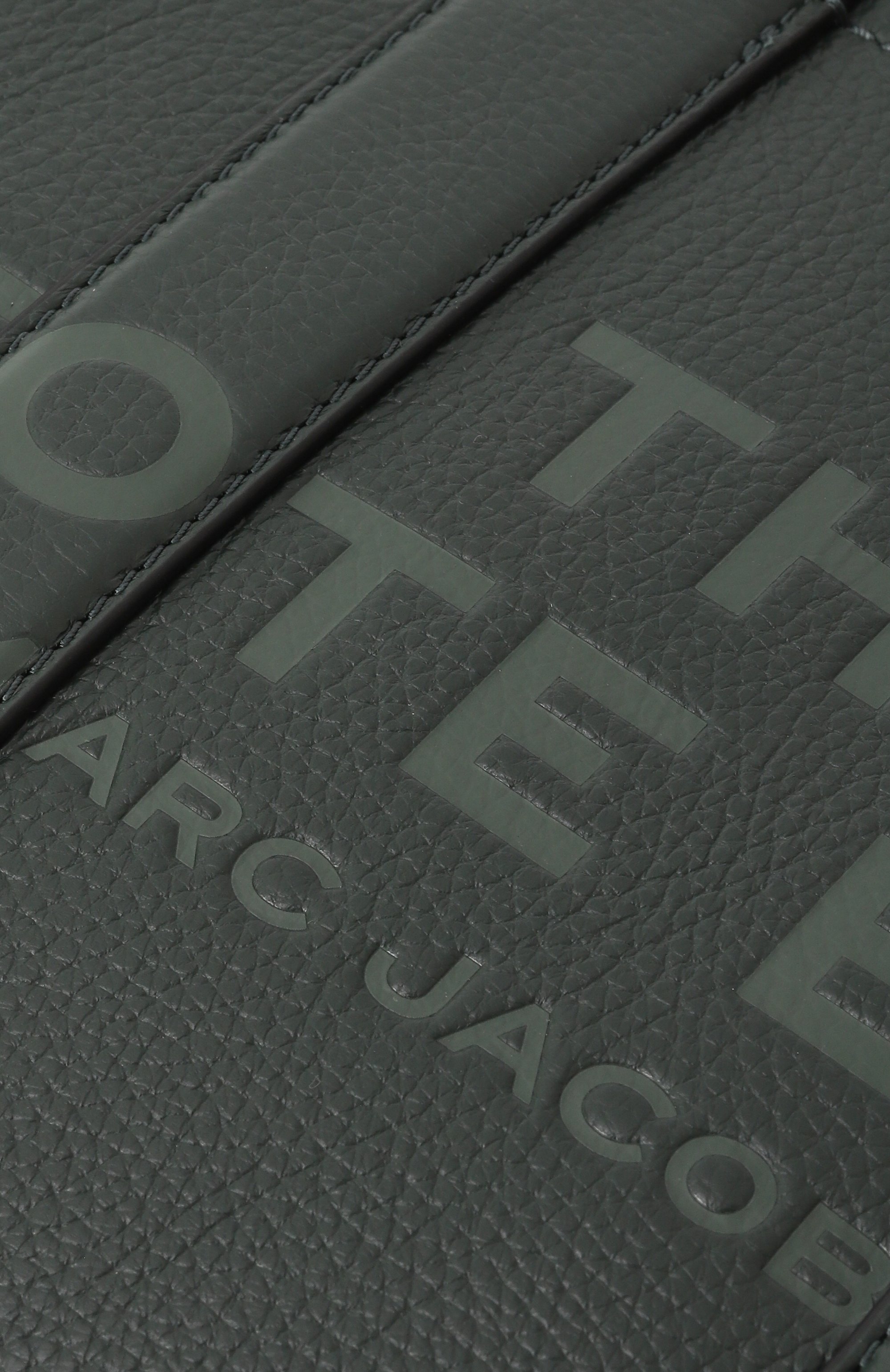 Сумка the tote bag small MARC JACOBS (THE) темно-зеленого цвета по цене 67300 руб., арт. H009L01SP21, фото 3 Сумка the tote bag small MARC JACOBS (THE), арт. H009L01SP21, фото 3