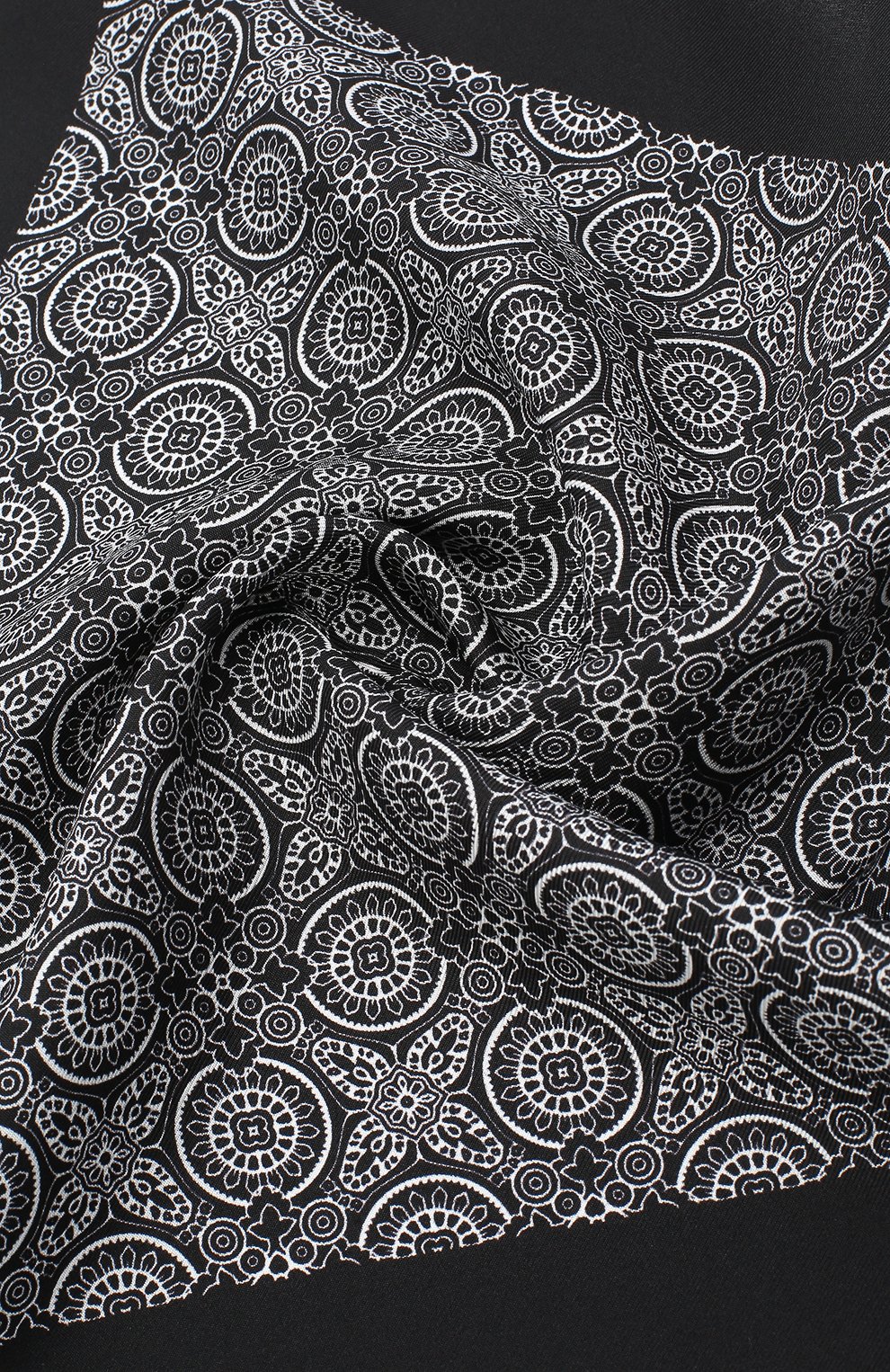 Шелковый платок DOLCE & GABBANA черно-белого цвета по цене 15250 руб., арт. GR412E/G0W0G, фото 2 Шелковый платок DOLCE & GABBANA, арт. GR412E/G0W0G, фото 2