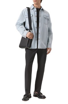 Мужская джинсовая рубашка BOTTEGA VENETA голубого цвета, арт. 813505/V4ZR0 | Фото 2 (Длина (для топов): Стандартные; Материал внешний: Хлопок, Деним; Рукава: Длинные; Кросс-КТ: Деним; Случай: Повседневный; Принт: Без принта; Воротник: Кент; Манжеты: На пуговицах; Стили: Кэжуэл; Автоматизация состава: Проставлено; Автоматизация ТО: Проставлено)