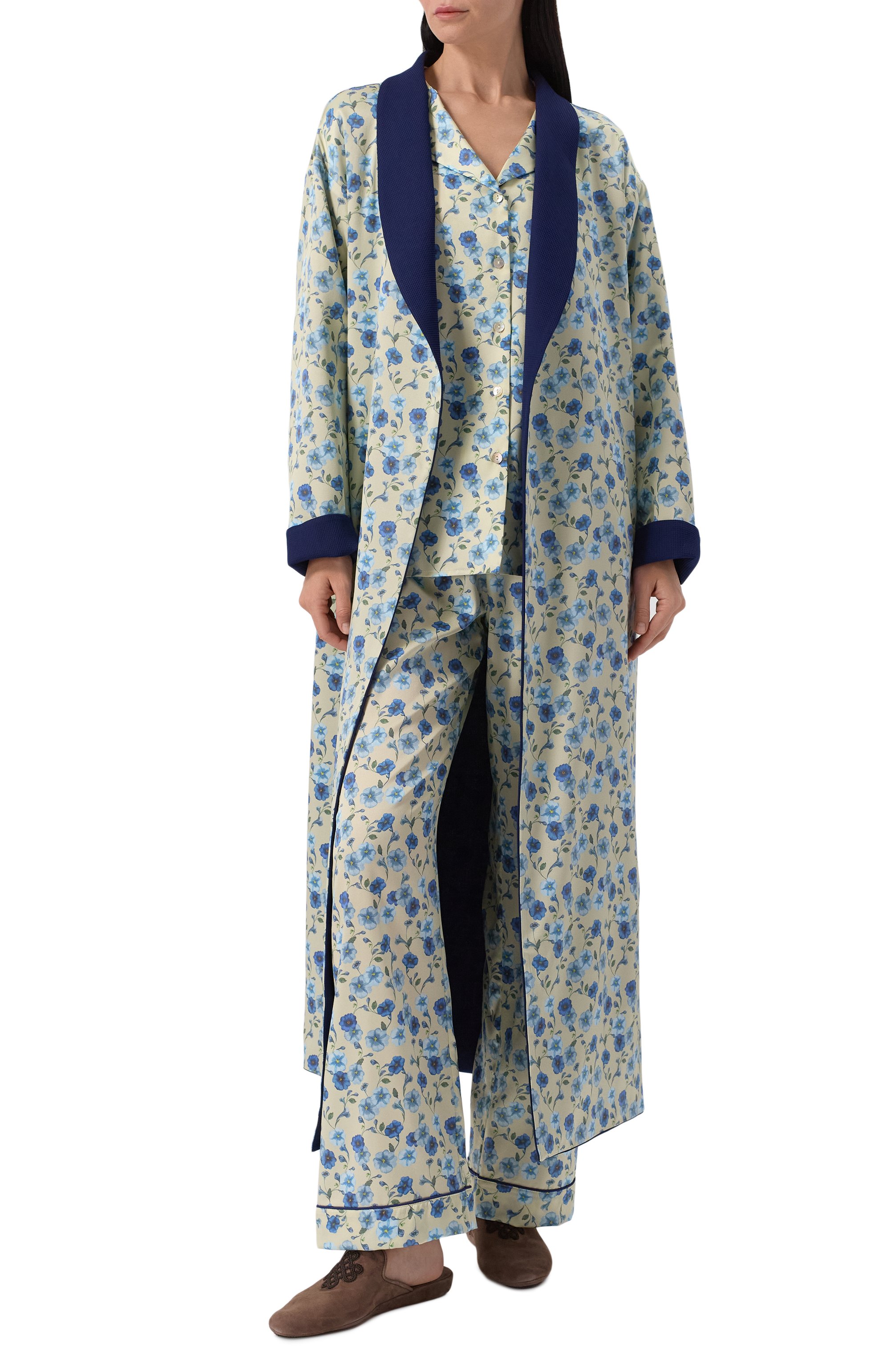 Двусторонний халат PRIMROSE разноцветного цвета по цене 69900 руб., арт. 1W.200HLT.S001, фото 6 Двусторонний халат PRIMROSE, арт. 1W.200HLT.S001, фото 6