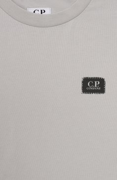 Детская хлопковая футболка C.P. COMPANY светло-серого цвета, арт. ERM007/LAA17 | Фото 3 (Материал внешний: Хлопок; Рукава: Короткие; Мальчики Кросс-КТ: Футболка-одежда, Футболка-спорт; Ростовка одежда: 3 года | 98 см)