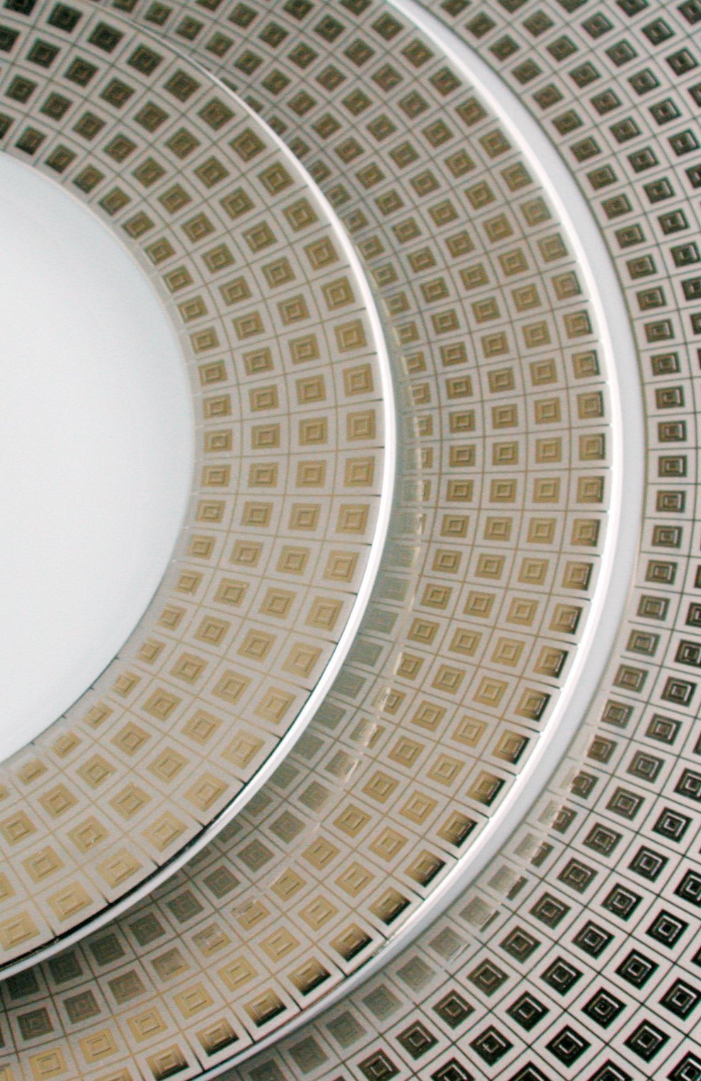 Тарелка для хлеба и масла athena platine accent BERNARDAUD серебряного цвета по цене 14850 руб., арт. 0448/5763, фото 2 Тарелка для хлеба и масла athena platine accent BERNARDAUD, арт. 0448/5763, фото 2