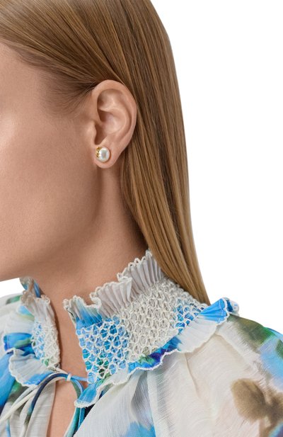 Серьги SAINT LAURENT белого цвета по цене 65700 руб., арт. 691563/Y1526 9018, фото 2 Серьги SAINT LAURENT, арт. 691563/Y1526 9018, фото 2