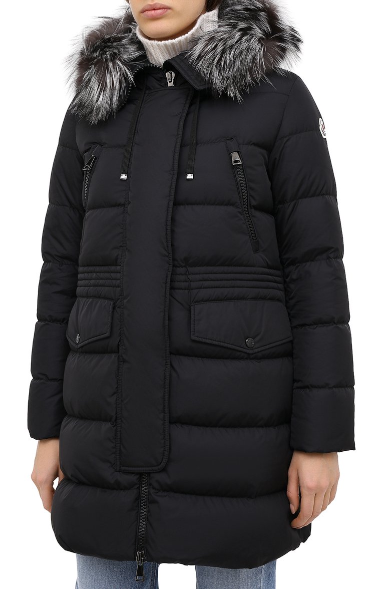 Женский пуховик MONCLER черного цвета, арт. F2-093-1B510-02-C0059 | Фото 4 (Рукава: Длинные; Материал подклада: Синтетический материал; Материал внешний: Синтетический материал; Стили: Кэжуэл; Кросс-КТ: Пуховик; Длина (верхняя одежда): До середины бедра; Материал утеплителя: Пух и перо; Материал сплава: Проставлено; Драгоценные камни: Проставлено)