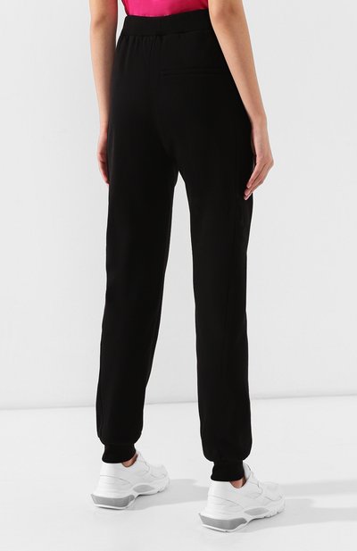 Хлопковые джоггеры VERSACE черного цвета по цене 79950 руб., арт. A83923/A227994, фото 4 Хлопковые джоггеры VERSACE, арт. A83923/A227994, фото 4