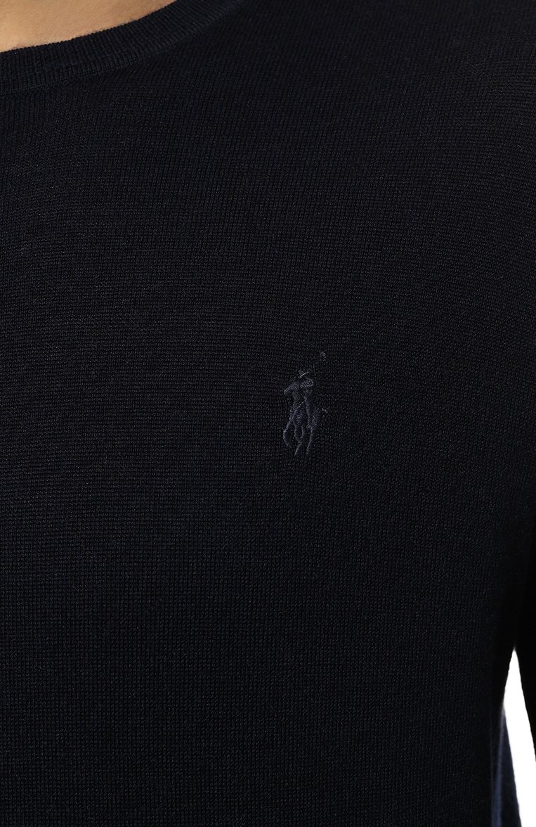 Мужской шерстяной джемпер POLO RALPH LAUREN темно-синего цвета, арт. 710876846 | Фото 5 (Материал внешний: Шерсть; Длина (для топов): Стандартные; Драгоценные камни: Проставлено; Материал сплава: Проставлено; Рукава: Длинные; Вырез: Круглый; Принт: Без принта; Мужское Кросс-КТ: Джемперы; Стили: Кэжуэл)