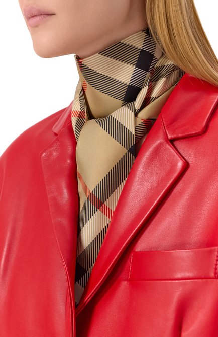Женский шелковый шарф-твилли BURBERRY бежевого цвета, арт. 8088136 | Фото 2 (Нос: Не проставлено; Материал: Шелк, Текстиль; Материал сплава: Проставлено)