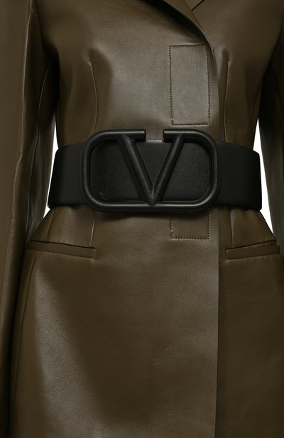 Кожаный ремень vlogo signature VALENTINO черного цвета по цене 99500 руб., арт. UW2T0S10/YEE, фото 2 Кожаный ремень vlogo signature VALENTINO, арт. UW2T0S10/YEE, фото 2