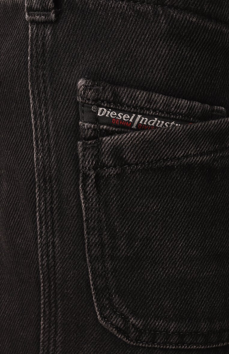 Женские джинсовые шорты DIESEL темно-серого цвета, арт. A16358/09J96 | Фото 6 (Материал сплава: Проставлено; Драгоценные камни: Проставлено; Длина Ж (юбки, платья, шорты): Миди; Кросс-КТ: Деним; Материал внешний: Деним, Хлопок; Стили: Гранж)