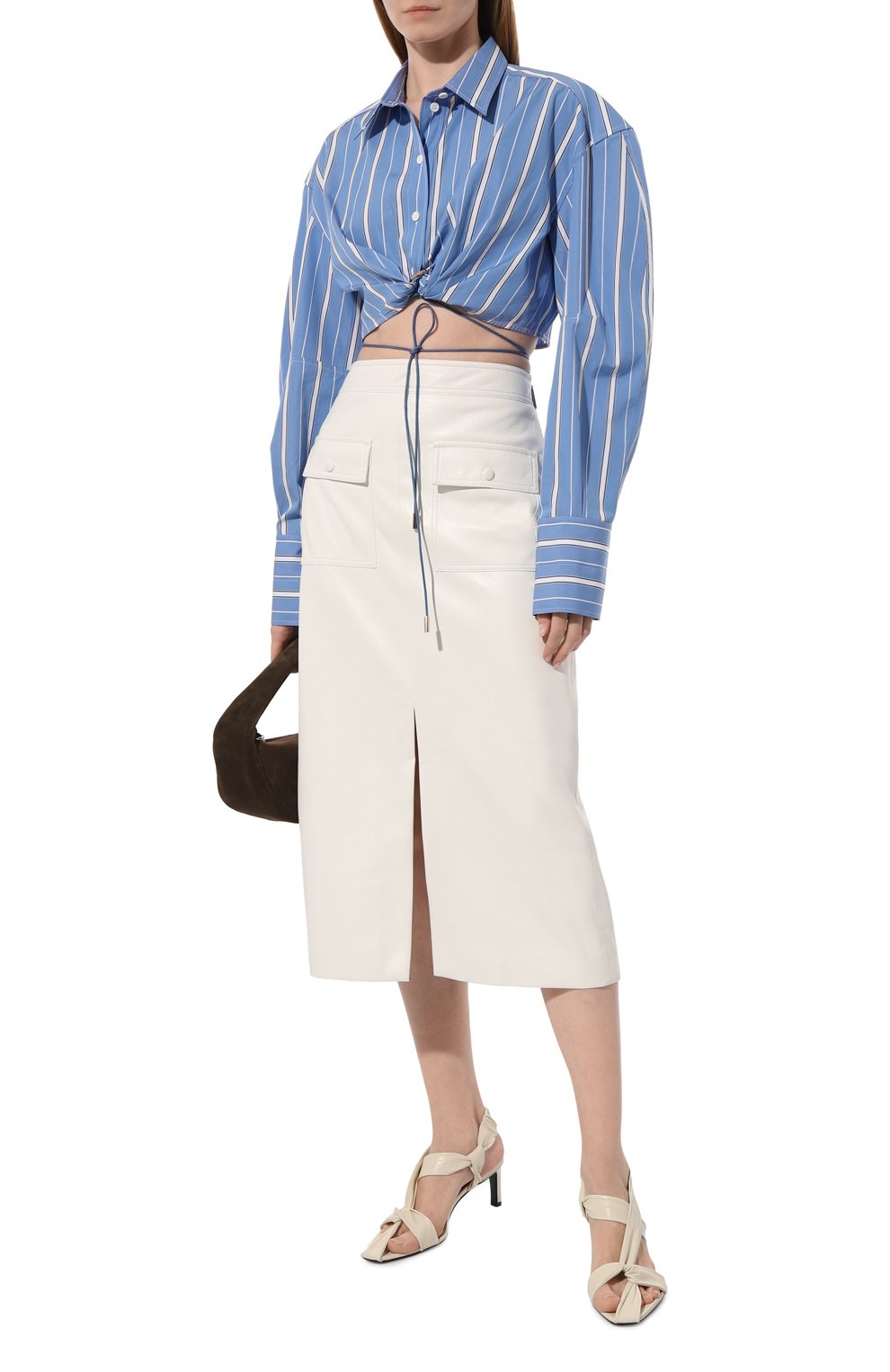 Хлопковая блузка JACQUEMUS голубого цвета по цене 68200 руб., арт. 23E/231SH034-1453, фото 2 Хлопковая блузка JACQUEMUS, арт. 23E/231SH034-1453, фото 2