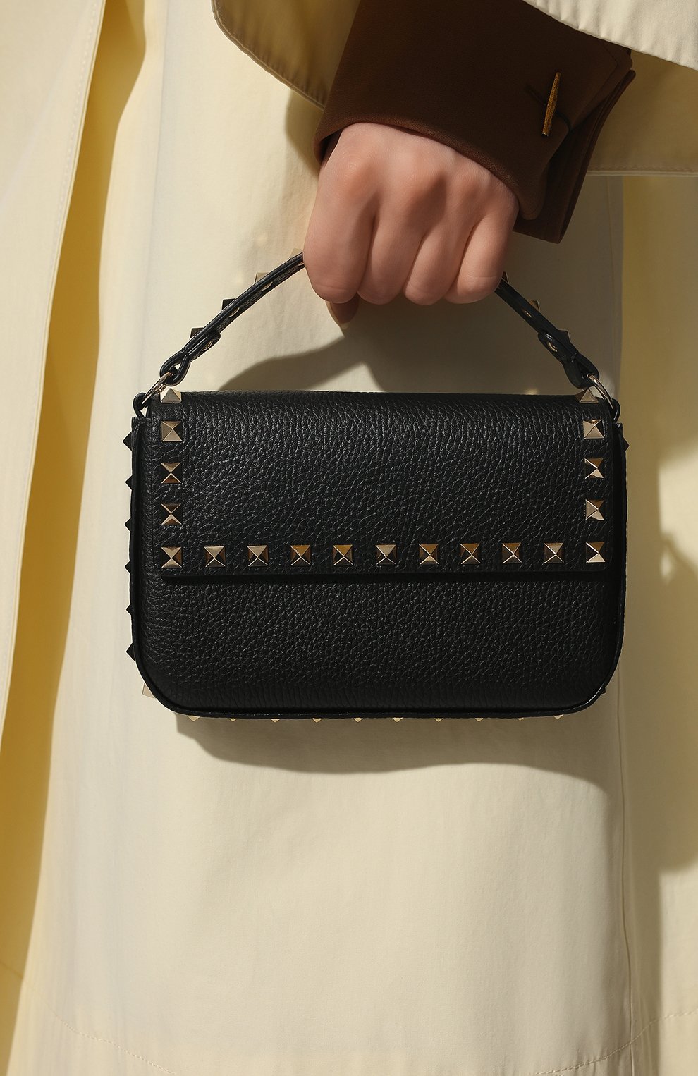 Сумка rockstud small VALENTINO черного цвета по цене 106000 руб., арт. XW2P0W07/VSH, фото 2 Сумка rockstud small VALENTINO, арт. XW2P0W07/VSH, фото 2