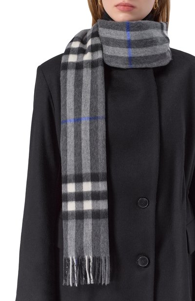 Кашемировый шарф BURBERRY темно-серого цвета по цене 75450 руб., арт. 8112642, фото 3 Кашемировый шарф BURBERRY, арт. 8112642, фото 3