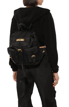 Женский рюкзак MOSCHINO черного цвета, арт. 2317 B7601/8202 | Фото 2 (Размер: medium; Материал сплава: Проставлено; Материал: Текстиль; Драгоценные камни: Проставлено; Стили: Кэжуэл)